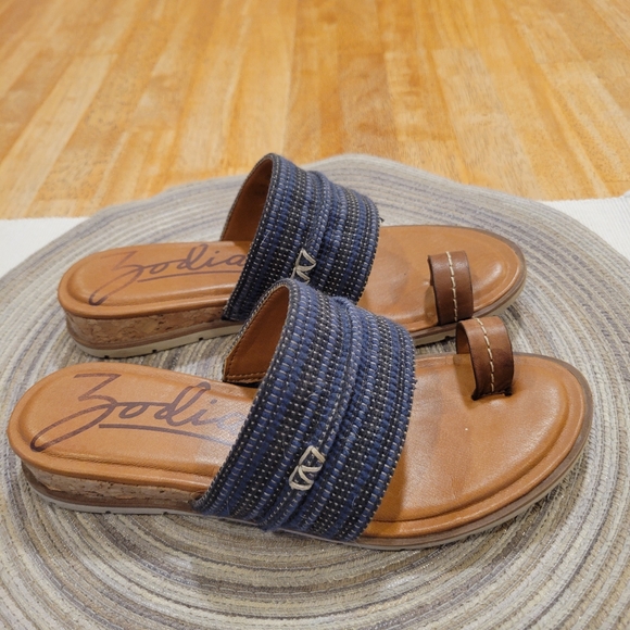 🔵EUC~ ZODIAC TOE LOOP SANDAL - Picture 1 of 5